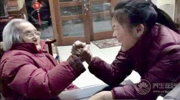 江蘇102歲老壽星從不吃補品，每天兩頓都吃它