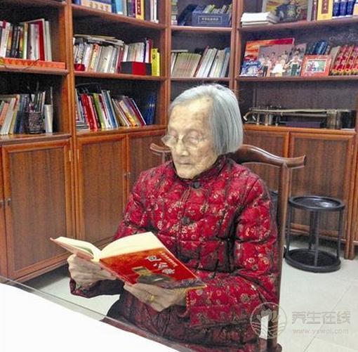 江蘇102歲老壽星從不吃補品，每天兩頓都吃它