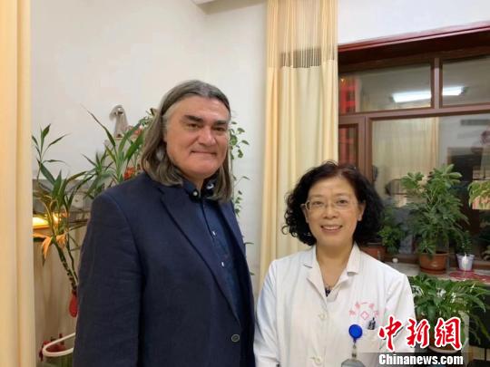 國(guó)際著名音樂家在哈爾濱第一醫(yī)院體驗(yàn)中國(guó)神奇針灸 國(guó)際著名音樂家在哈爾濱第一醫(yī)院體驗(yàn)中國(guó)神奇針灸