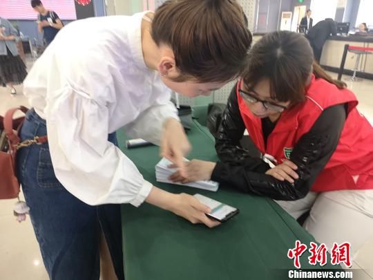 杭州:300余萬人申領電子社保卡 實現掃碼出行刷臉就醫 杭州:300余萬人申領電子社保卡 實現掃碼出行刷臉就醫