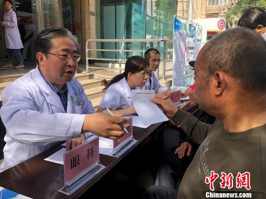 甘肅關注童叟眼健康 專家呼吁留守老人“勿瞞病”-易網(wǎng)健康<a href=http://www.jjkd2019.cn/jkys/ target=_blank class=infotextkey>養(yǎng)生</a>網(wǎng) 甘肅關注童叟眼健康 專家呼吁留守老人“勿瞞病”