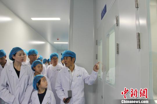 細(xì)胞基因藥物制備中心在濟(jì)啟用 以創(chuàng)新促生物醫(yī)藥發(fā)展-易網(wǎng)健康養(yǎng)生網(wǎng) 細(xì)胞基因藥物制備中心在濟(jì)啟用 以創(chuàng)新促生物醫(yī)藥發(fā)展