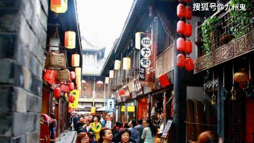 地?cái)偨?jīng)濟(jì)中的擺攤搶位蘊(yùn)含著什么門道(圖1)