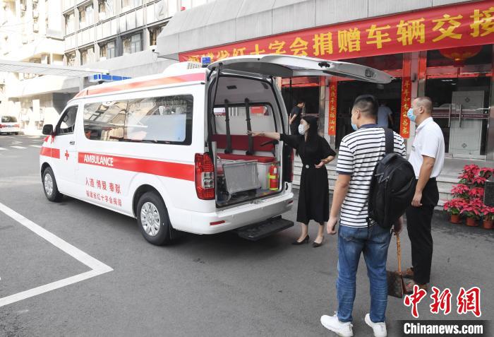 福建省紅十字會捐贈13輛監(jiān)護型救護車助抗疫