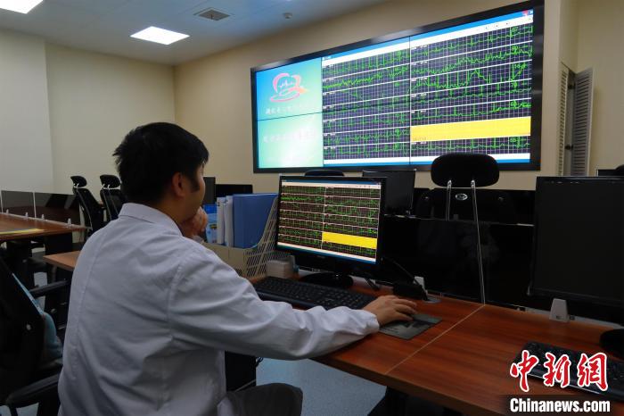 湖北:鋪設心電監護預警網 千里之外聽“心音”-易網健康<a href=http://www.jjkd2019.cn/jkys/ target=_blank class=infotextkey>養生</a>網 湖北:鋪設心電監護預警網 千里之外聽“心音”