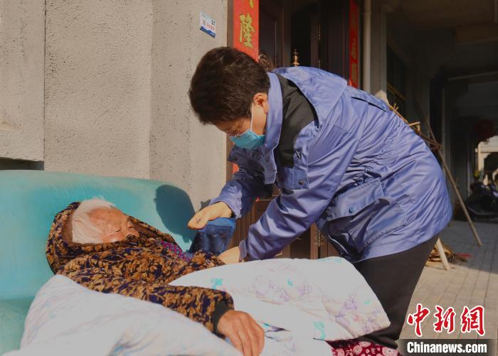 浙江蓮都家庭醫生春節上門服務 民眾有“醫”靠-易網健康養生網 浙江蓮都家庭醫生春節上門服務 民眾有“醫”靠