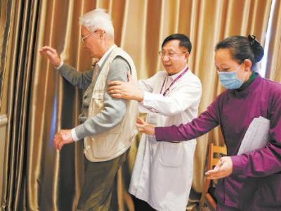 診室搬進(jìn)養(yǎng)老院節(jié)假日也是工作日