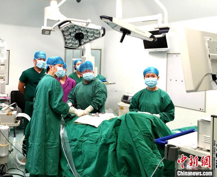 中國疝和腹壁外科頂級專家探討疝氣微創治療及早診早治-易網健康<a href=http://www.jjkd2019.cn/jkys/ target=_blank class=infotextkey>養生</a>網 中國疝和腹壁外科頂級專家探討疝氣微創治療及早診早治