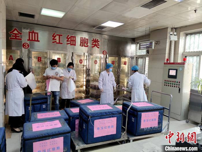 中國無償獻血居全球前列 你曾為愛伸出手臂嗎?-易網<a href=http://www.jjkd2019.cn/ target=_blank class=infotextkey>健康養生</a>網 中國無償獻血居全球前列 你曾為愛伸出手臂嗎?