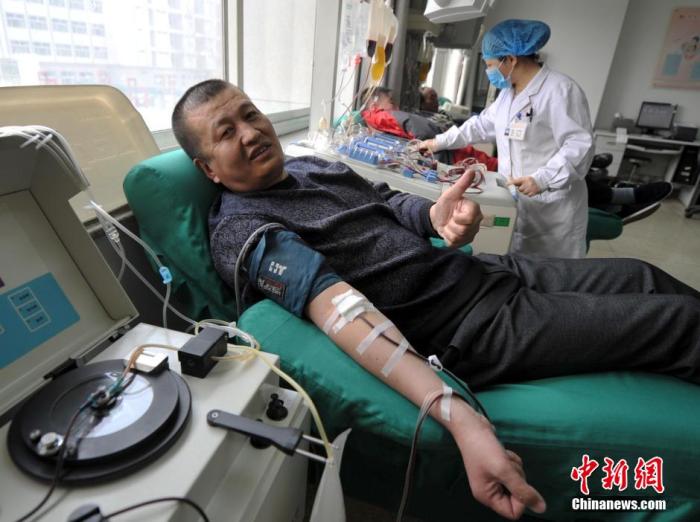 中國無償獻血居全球前列 你曾為愛伸出手臂嗎?-易網健康<a href=http://www.jjkd2019.cn/jkys/ target=_blank class=infotextkey>養生</a>網 中國無償獻血居全球前列 你曾為愛伸出手臂嗎?