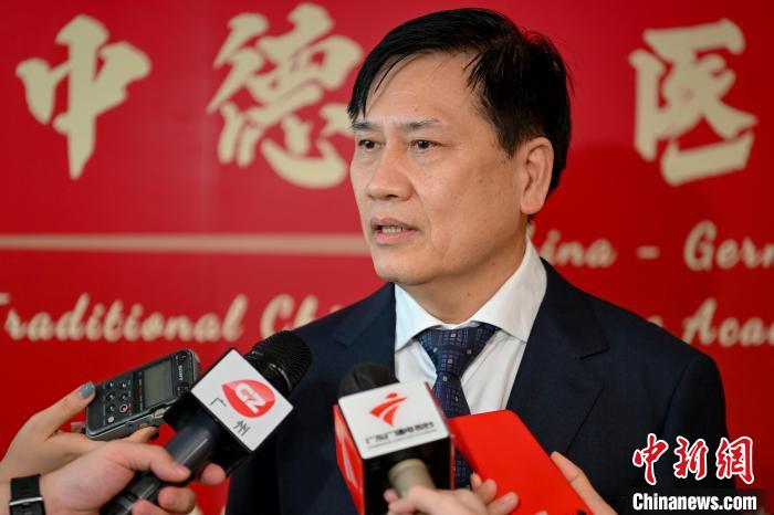 首屆中德中醫藥大會在廣州舉行 聚焦中醫藥抗疫效果-易網健康<a href=http://www.jjkd2019.cn/jkys/ target=_blank class=infotextkey>養生</a>網 首屆中德中醫藥大會在廣州舉行 聚焦中醫藥抗疫效果