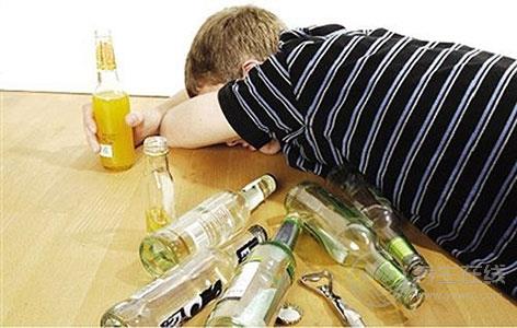 養(yǎng)胃需注意八個禁忌 忌晚餐過飽狼吞虎咽
