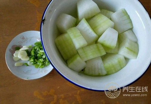 冬瓜的功效作用都很強(qiáng),常吃冬瓜能消腫利尿改善血糖 冬瓜的功效作用都很強(qiáng),常吃冬瓜能消腫利尿改善血糖