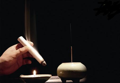 天氣發陰的時候身體是否適合艾灸-易網健康<a href=http://www.jjkd2019.cn/jkys/ target=_blank class=infotextkey>養生</a>網 天氣發陰的時候身體是否適合艾灸