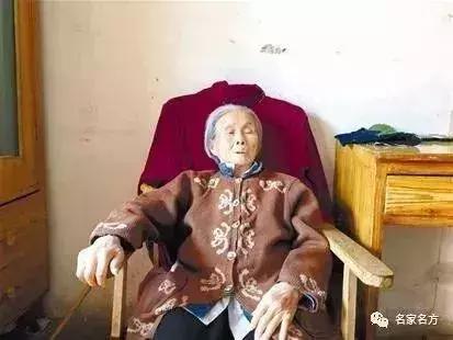 110歲老年人一輩子沒重大疾病,未住過院,她的<a href=http://www.jjkd2019.cn/ target=_blank class=infotextkey>健康養(yǎng)生</a>秘籍就一個字-易網(wǎng)健康養(yǎng)生網(wǎng) 110歲老年人一輩子沒重大疾病,未住過院,她的健康養(yǎng)生秘籍就一個字