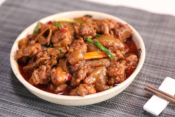 魔芋是怎么制作出來的 魔芋的原料是啥-易網(wǎng)健康<a href=http://www.jjkd2019.cn/jkys/ target=_blank class=infotextkey>養(yǎng)生</a>網(wǎng) 魔芋是怎么制作出來的 魔芋的原料是啥
