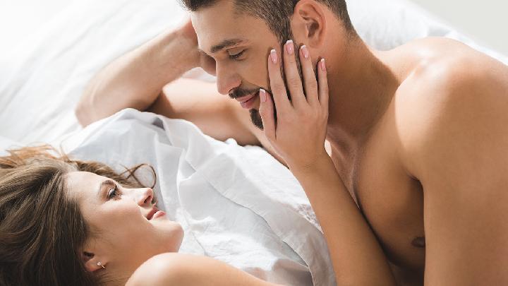 夫妻生活如何更加協調 6個切入點讓性生活風生水起-易網<a href=http://www.jjkd2019.cn/ target=_blank class=infotextkey>健康養生</a>網 夫妻生活如何更加協調 6個切入點讓性生活風生水起