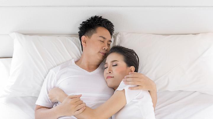 白帶異常有什么表現(xiàn) 酸奶樣白帶可能預示這些病-易網(wǎng)<a href=http://www.jjkd2019.cn/ target=_blank class=infotextkey>健康養(yǎng)生</a>網(wǎng) 白帶異常有什么表現(xiàn) 酸奶樣白帶可能預示這些病