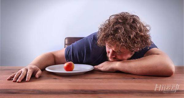 你還敢再節(jié)食減肥嗎？看看不吃晚餐的5個(gè)生理反應(yīng)