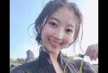 有著不輸卡戴珊的性感身材，卻有著精致小巧的臉