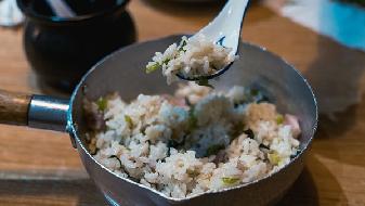 聚會(huì)害怕吃胖,3個(gè)方法讓你不長肉-易網(wǎng)健康<a href=http://www.jjkd2019.cn/jkys/ target=_blank class=infotextkey>養(yǎng)生</a>網(wǎng) 聚會(huì)害怕吃胖,3個(gè)方法讓你不長肉