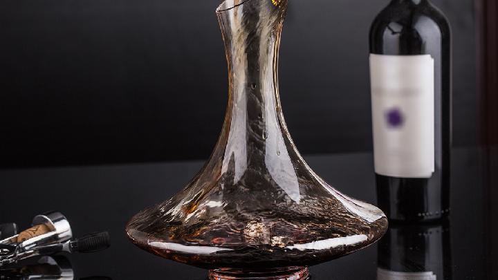 酸奶加蘋果能減肥嗎?想不到酸奶加蘋果竟有這種減肥效果-易網(wǎng)健康<a href=http://www.jjkd2019.cn/jkys/ target=_blank class=infotextkey>養(yǎng)生</a>網(wǎng) 酸奶加蘋果能減肥嗎?想不到酸奶加蘋果竟有這種減肥效果