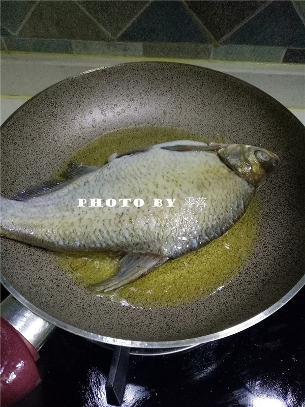澆汁武昌魚的做法-酸辣味煮菜譜