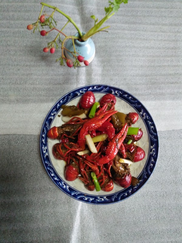 酸菜小龍蝦的做法-蒜香味炒菜譜
