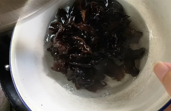 酸辣拌木耳的做法-酸辣味拌菜譜-易網健康養生網 酸辣拌木耳的做法-酸辣味拌菜譜