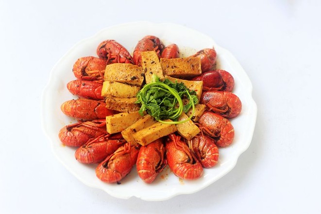 千葉豆腐燜小龍蝦的做法-麻辣味燜菜譜-易網(wǎng)健康養(yǎng)生網(wǎng) 千葉豆腐燜小龍蝦的做法-麻辣味燜菜譜