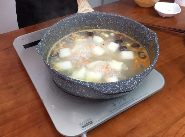 粵式海鮮冬瓜盅的做法-其它口味蒸菜譜-易網(wǎng)健康養(yǎng)生網(wǎng) 粵式海鮮冬瓜盅的做法-其它口味蒸菜譜