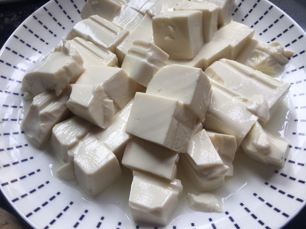 豆腐雞蛋羹的做法-家常味蒸菜譜-易網<a href=http://www.jjkd2019.cn/ target=_blank class=infotextkey>健康養生</a>網 豆腐雞蛋羹的做法-家常味蒸菜譜