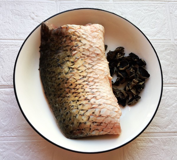 黑木耳蒸魚片的做法-家常味蒸菜譜-易網<a href=http://www.jjkd2019.cn/ target=_blank class=infotextkey>健康養生</a>網 黑木耳蒸魚片的做法-家常味蒸菜譜