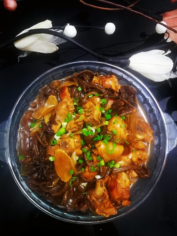 雞腿燉蘑菇的做法-家常味燉菜譜-易網健康養生網 雞腿燉蘑菇的做法-家常味燉菜譜