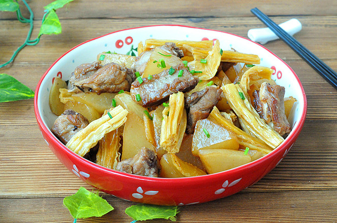 蘿卜腐竹燒排骨的做法-家常味燒菜譜-易網(wǎng)健康養(yǎng)生網(wǎng) 蘿卜腐竹燒排骨的做法-家常味燒菜譜