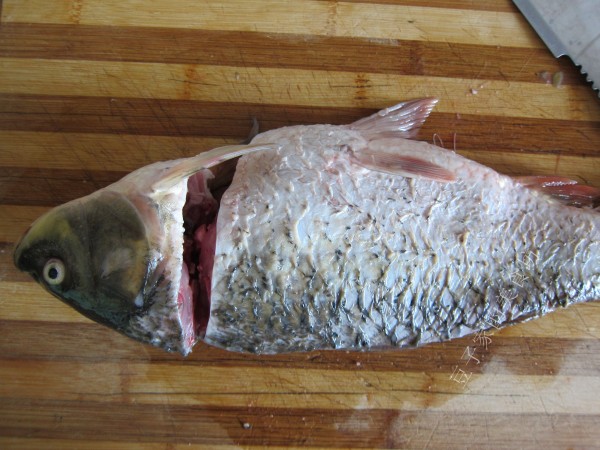 手工魚糕的做法-魚香味蒸菜譜-易網<a href=http://www.jjkd2019.cn/ target=_blank class=infotextkey>健康養生</a>網 手工魚糕的做法-魚香味蒸菜譜