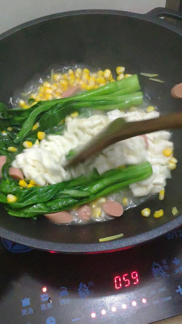 玉米火腿魚(yú)腩湯粉的做法-家常味煮菜譜