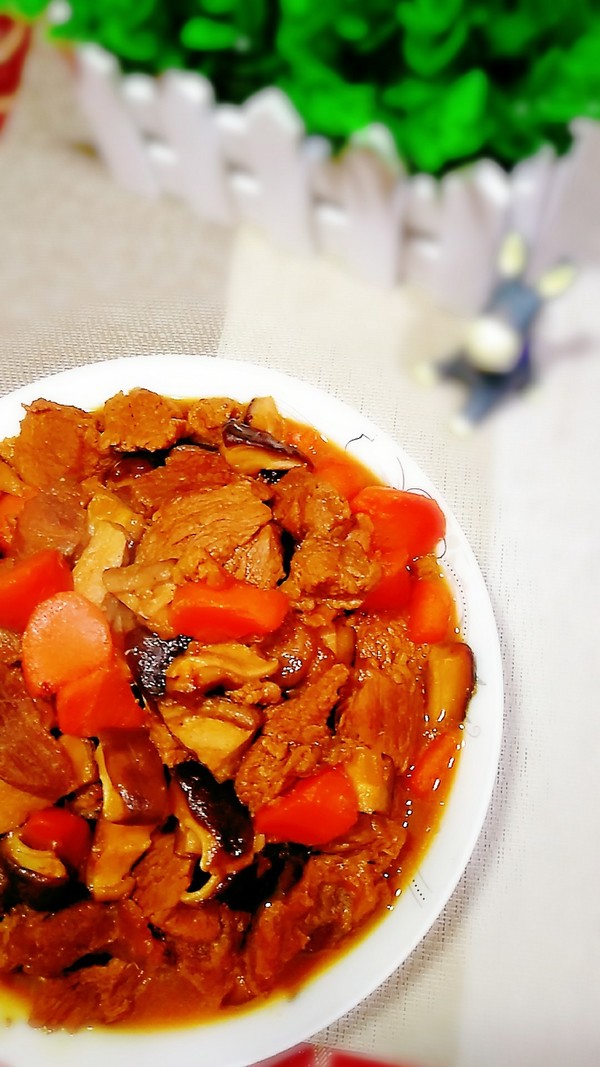 香菇燒牛肉的做法-家常味燒菜譜-易網健康養生網 香菇燒牛肉的做法-家常味燒菜譜