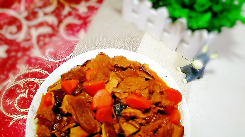 香菇燒牛肉的做法-家常味燒菜譜-易網健康養生網 香菇燒牛肉的做法-家常味燒菜譜