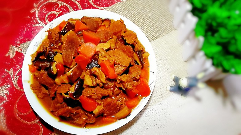 香菇燒牛肉的做法-家常味燒菜譜-易網健康養生網 香菇燒牛肉的做法-家常味燒菜譜
