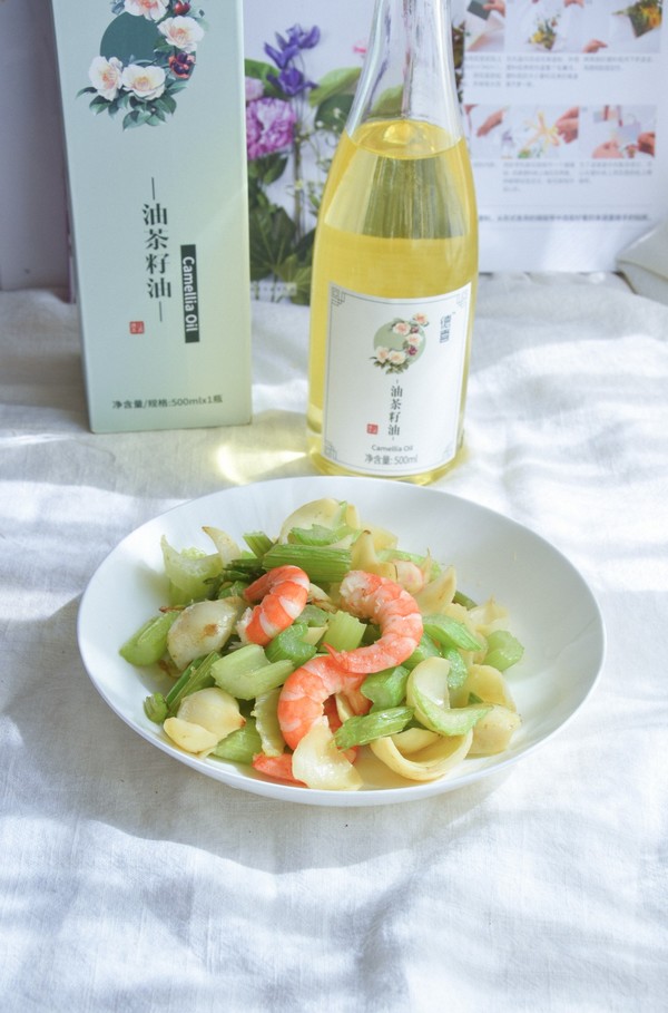 西芹百合炒蝦仁的做法-家常味炒菜譜-易網(wǎng)健康養(yǎng)生網(wǎng) 西芹百合炒蝦仁的做法-家常味炒菜譜