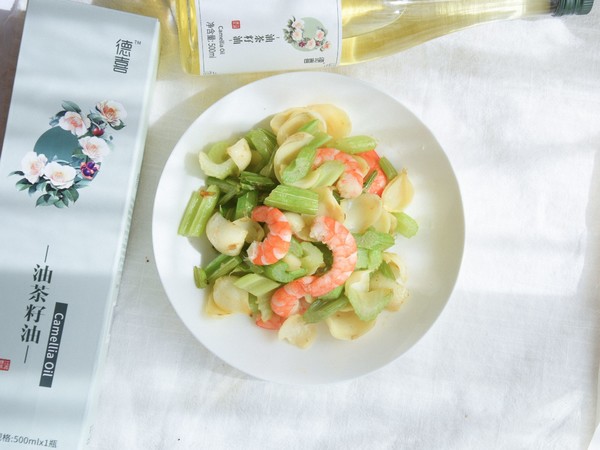 西芹百合炒蝦仁的做法-家常味炒菜譜-易網(wǎng)健康養(yǎng)生網(wǎng) 西芹百合炒蝦仁的做法-家常味炒菜譜