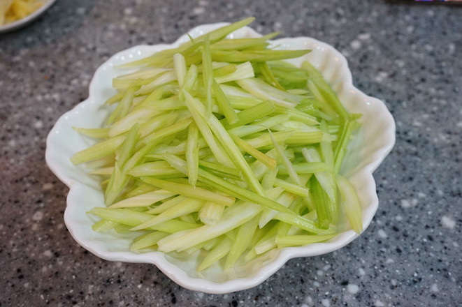 青椒炒香干的做法-香辣味炒菜譜
