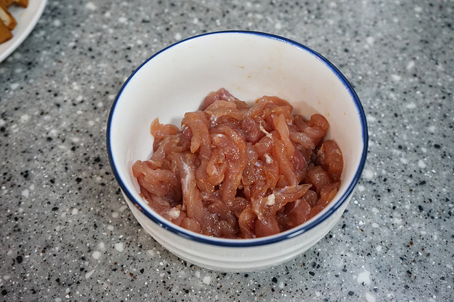 青椒炒香干的做法-香辣味炒菜譜