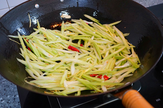青椒炒香干的做法-香辣味炒菜譜