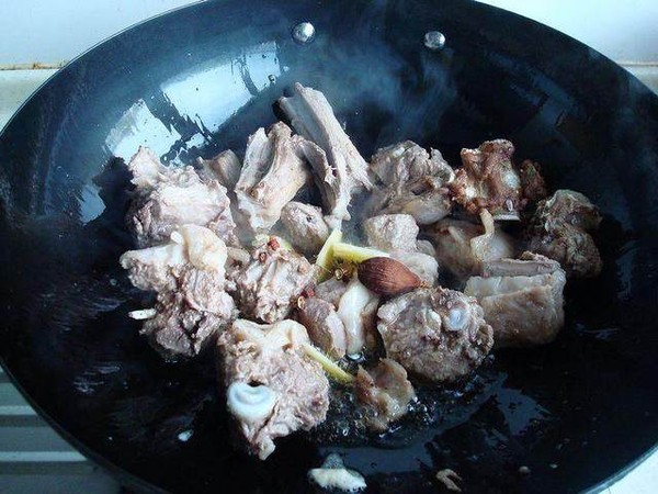 新疆羊肉封餅子的做法-家常味燒菜譜-易網(wǎng)健康養(yǎng)生網(wǎng) 新疆羊肉封餅子的做法-家常味燒菜譜