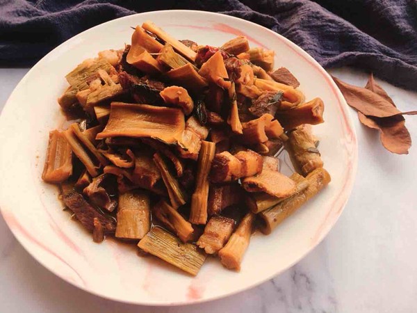 筍干紅燒肉的做法-咸鮮味燒菜譜-易網健康養生網 筍干紅燒肉的做法-咸鮮味燒菜譜