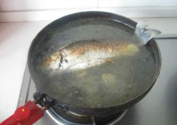 奶白鯽魚(yú)豆腐湯的做法-咸鮮味燉菜譜