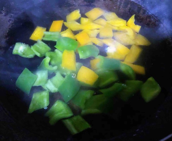 彩椒辣醬炒花螺的做法-香辣味炒菜譜-易網(wǎng)健康養(yǎng)生網(wǎng) 彩椒辣醬炒花螺的做法-香辣味炒菜譜