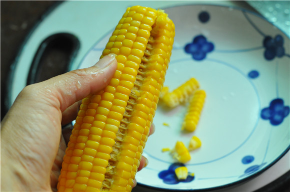 青辣椒炒玉米的做法-香辣味炒菜譜